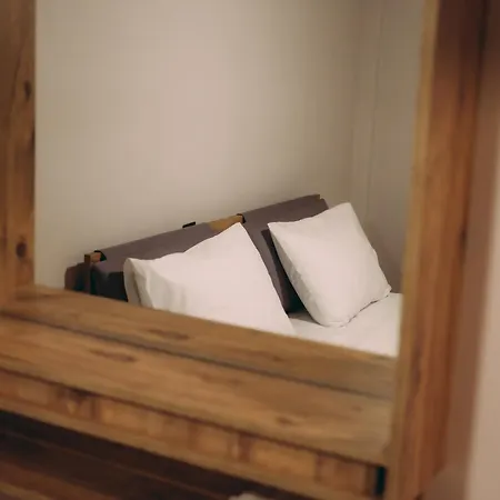 Sirens Luxury アパートホテル