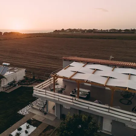 Sirens Luxury アパートホテル 4*