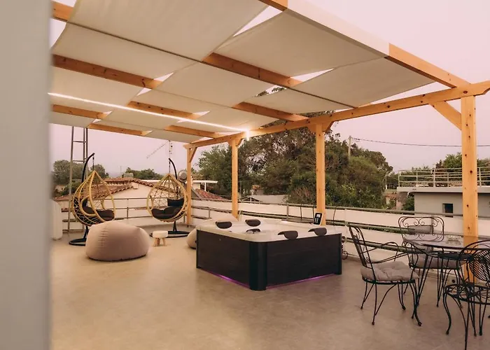 Ξενοδοχείο με διαμερίσματα Sirens Luxury Palouki